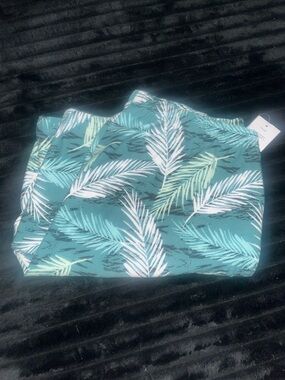 Women’s Athletic Shorts with Tropical Leaf Print - Teal/White